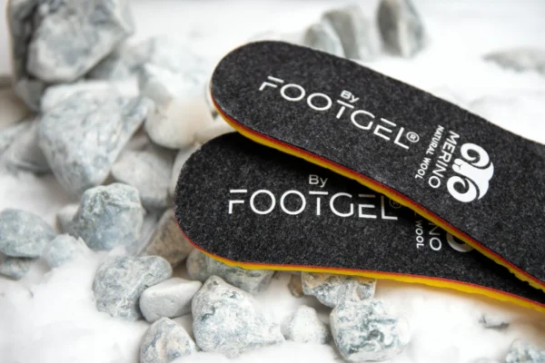 Footgel Winter Trekking black merino wool Winter Trekking insoles on rocks